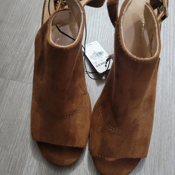 New With Tags Express suede open toe 3 1/2" heels - Picture 15 of 17